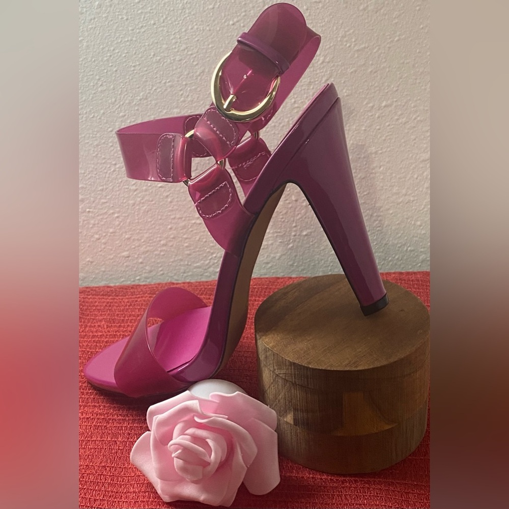NWT..Karl Lagerfeld Fuchsia High Heel Sandals - Picture 3 of 16